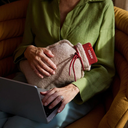 Stoov_Homey3_25x35_teddy_softbeige_lifestyle.webp